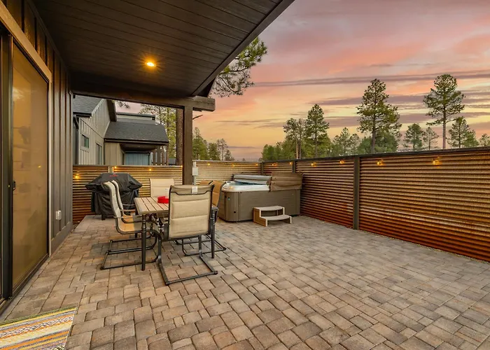 Modern Escape With Hot Tub Breathtaking Views Flagstaff