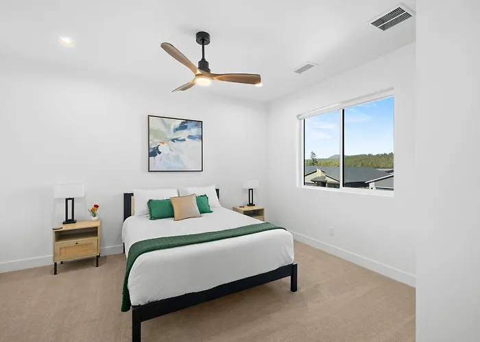 Modern Escape With Hot Tub Breathtaking Views *